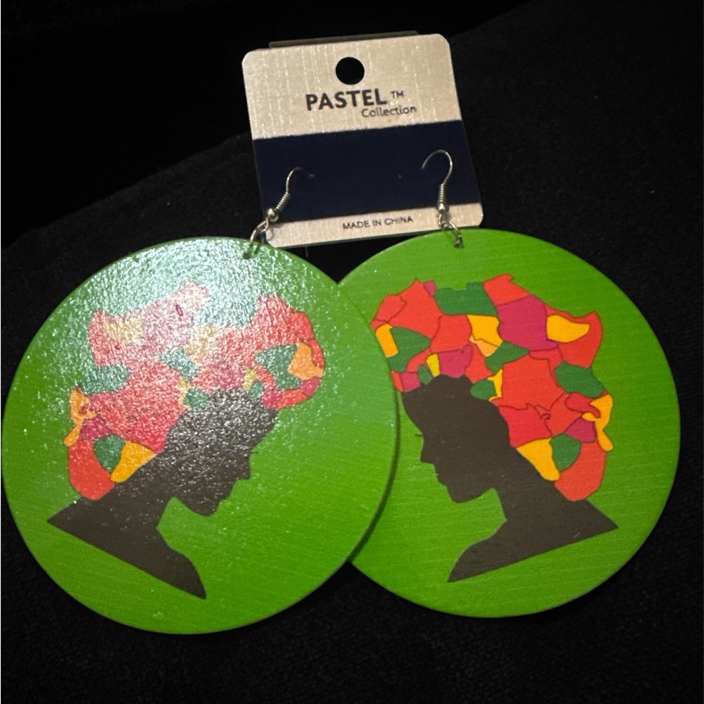 Brandnew Pretty Green Earrings‼️